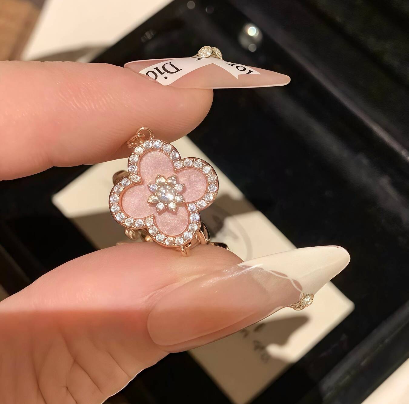 e5b3ed593a59e55cdc218fca834b3c6_1800x1800